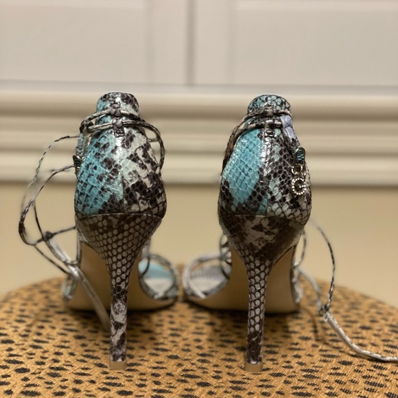 Gently used multi colored strappy heels. Size 7 - Picture 4 of 4